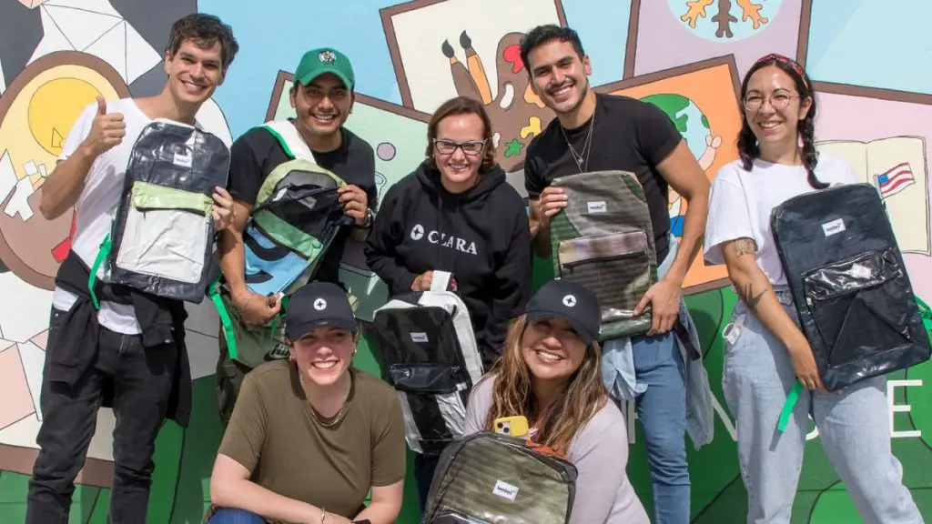 Clara: La plataforma financiera que donó mochilas en México